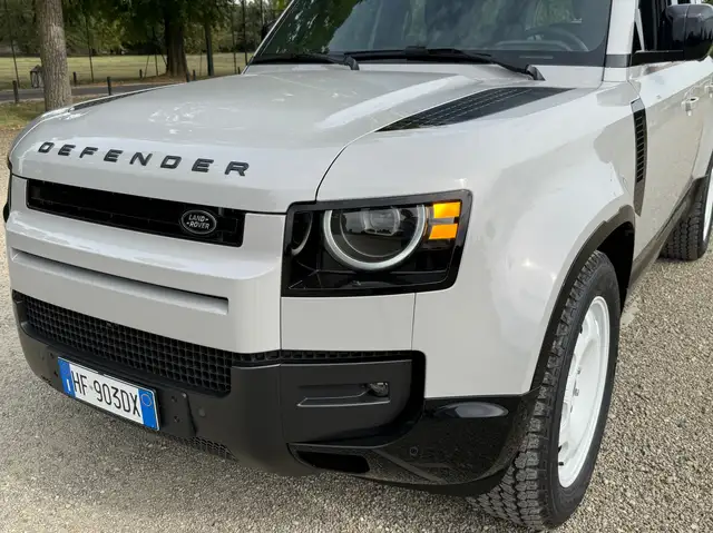 Land Rover Defender view 15