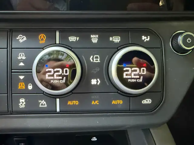 Land Rover Defender view 7