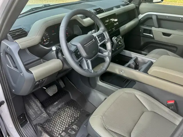 Land Rover Defender view 9