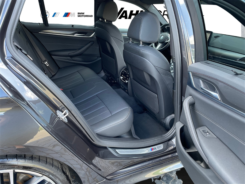 BMW 540 d xDrive Touring — photo 11
