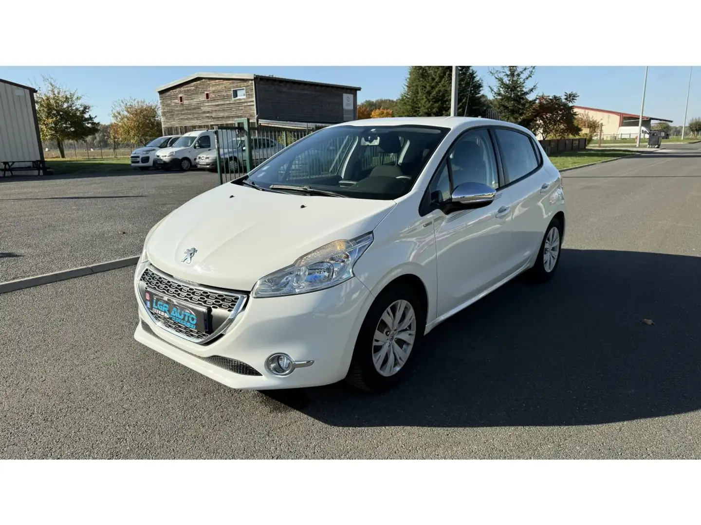 Peugeot 208 1.2 VTi Urban Soul / radar de recul / bluetooth / régulateur de vitesse / usb / Blanc - 2