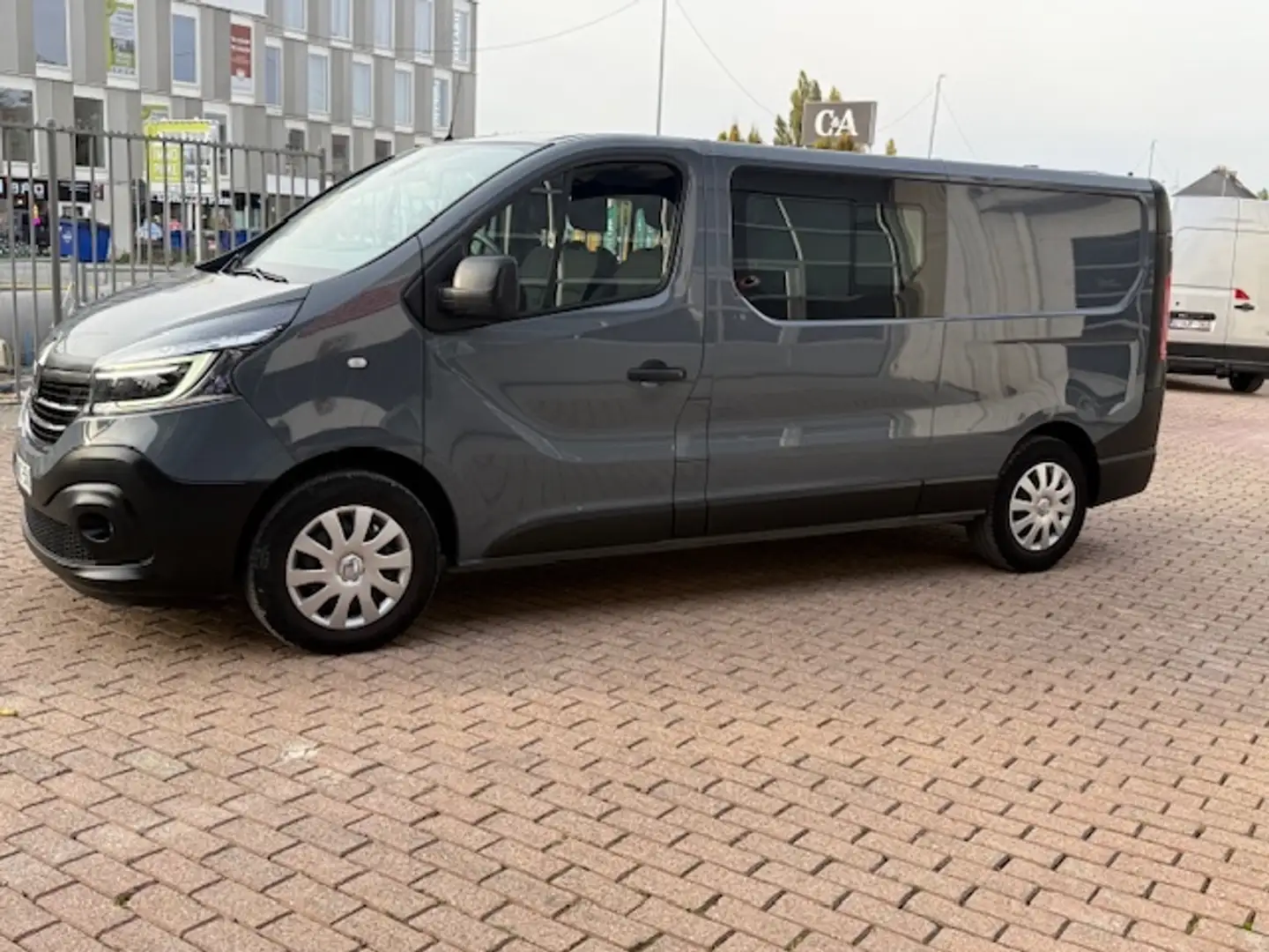Renault Trafic 6 places, H1L2,euro 6d,GPS,caméra,airco Argent - 2