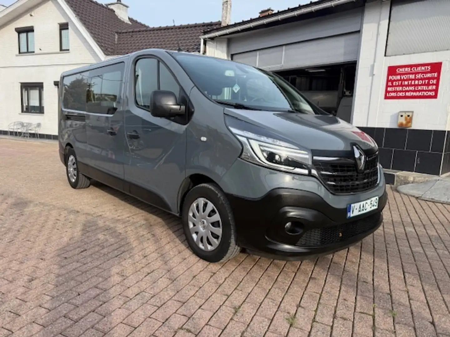 Renault Trafic 6 places, H1L2,euro 6d,GPS,caméra,airco Plateado - 1