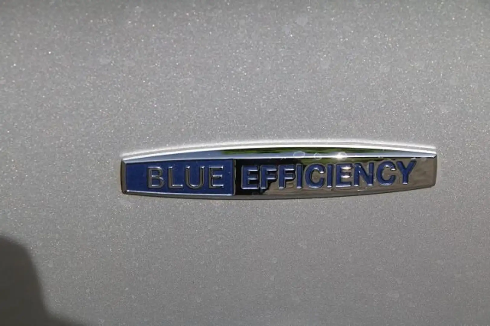 Mercedes-Benz E 200 E 200 CGI BlueEFFICIENCY Plateado - 2