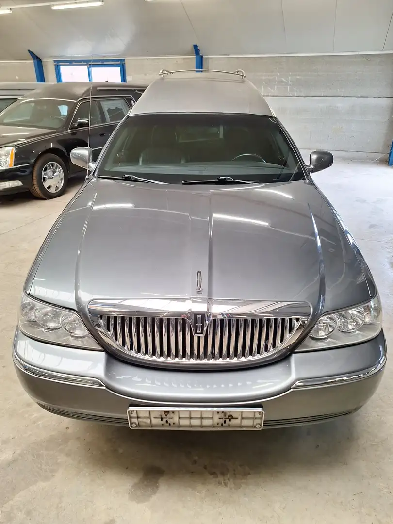 Lincoln Town Car LEICHENWAGEN-CORBILLARD Gris - 2