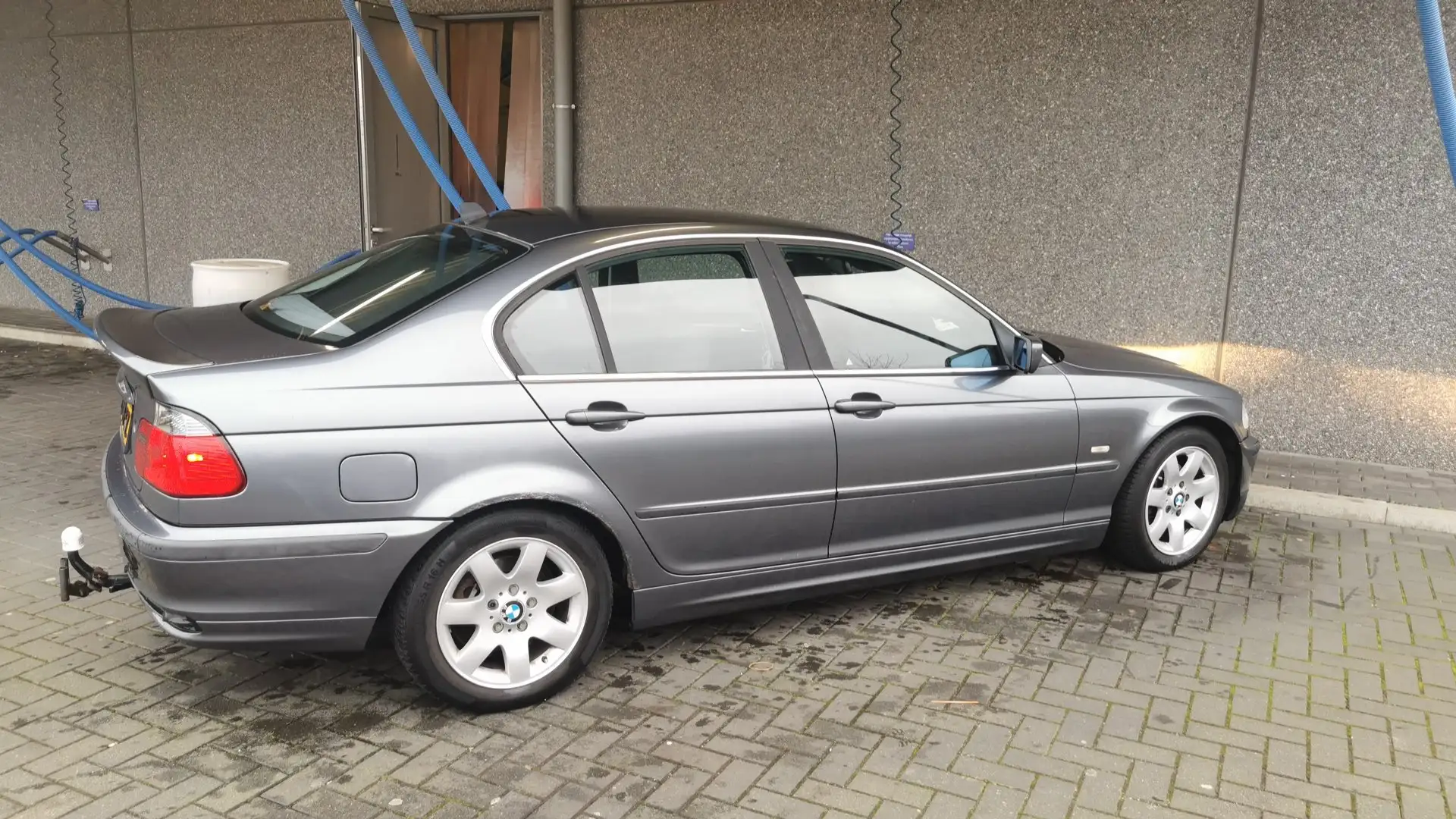 BMW 330 330+320i+Executive Grijs - 1