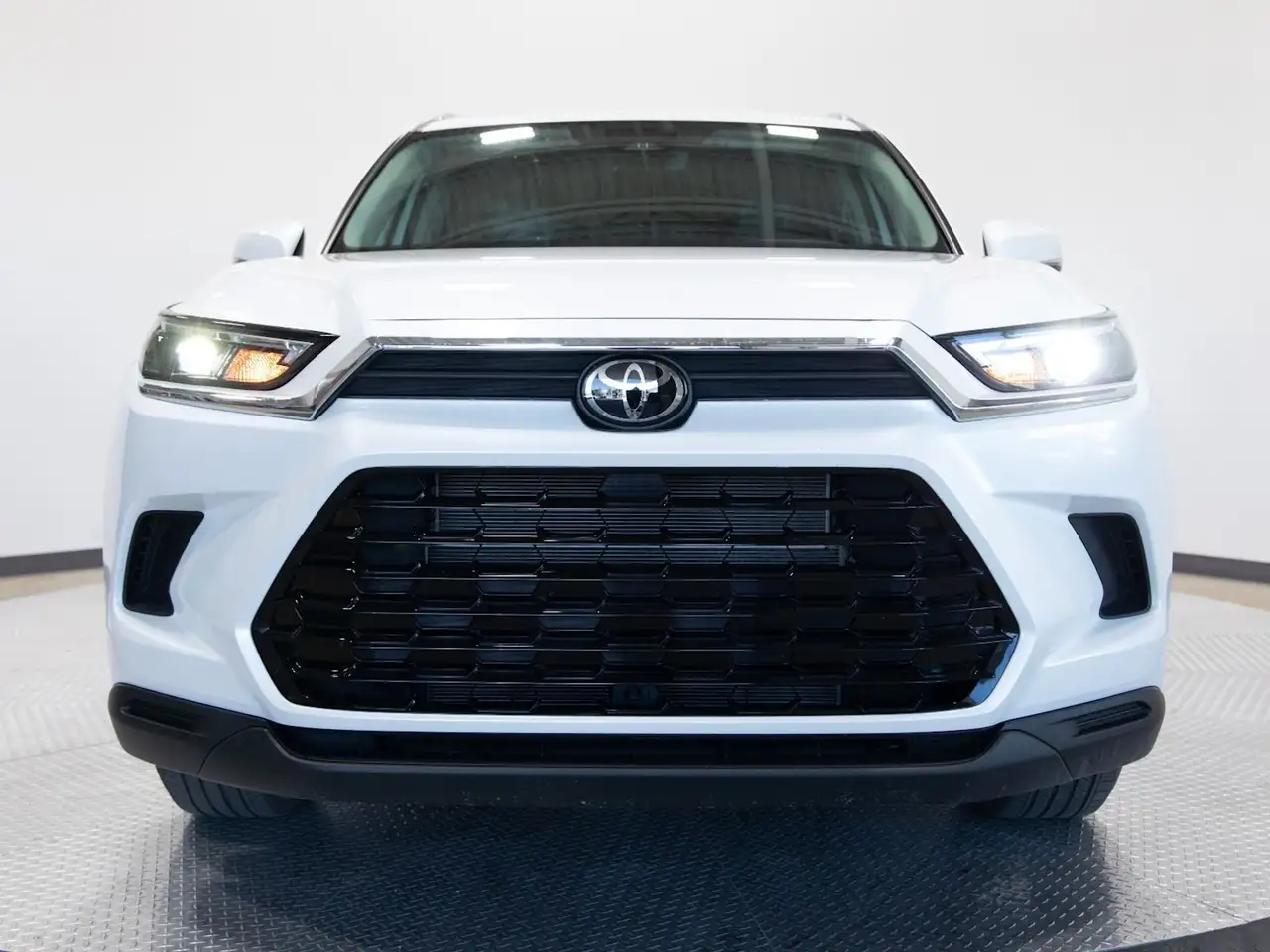 Toyota Grand Highlander fotografie Toyota Grand Highlander
