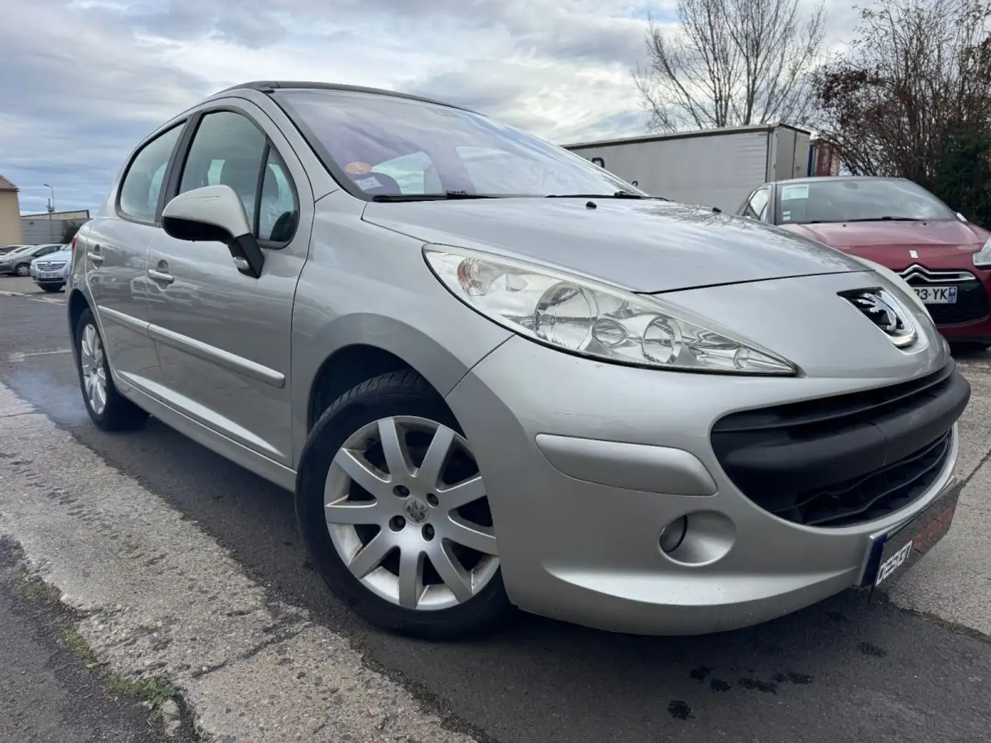 Peugeot 207 1.6HDi 90CH Exécutive Pack 5p Grau - 2
