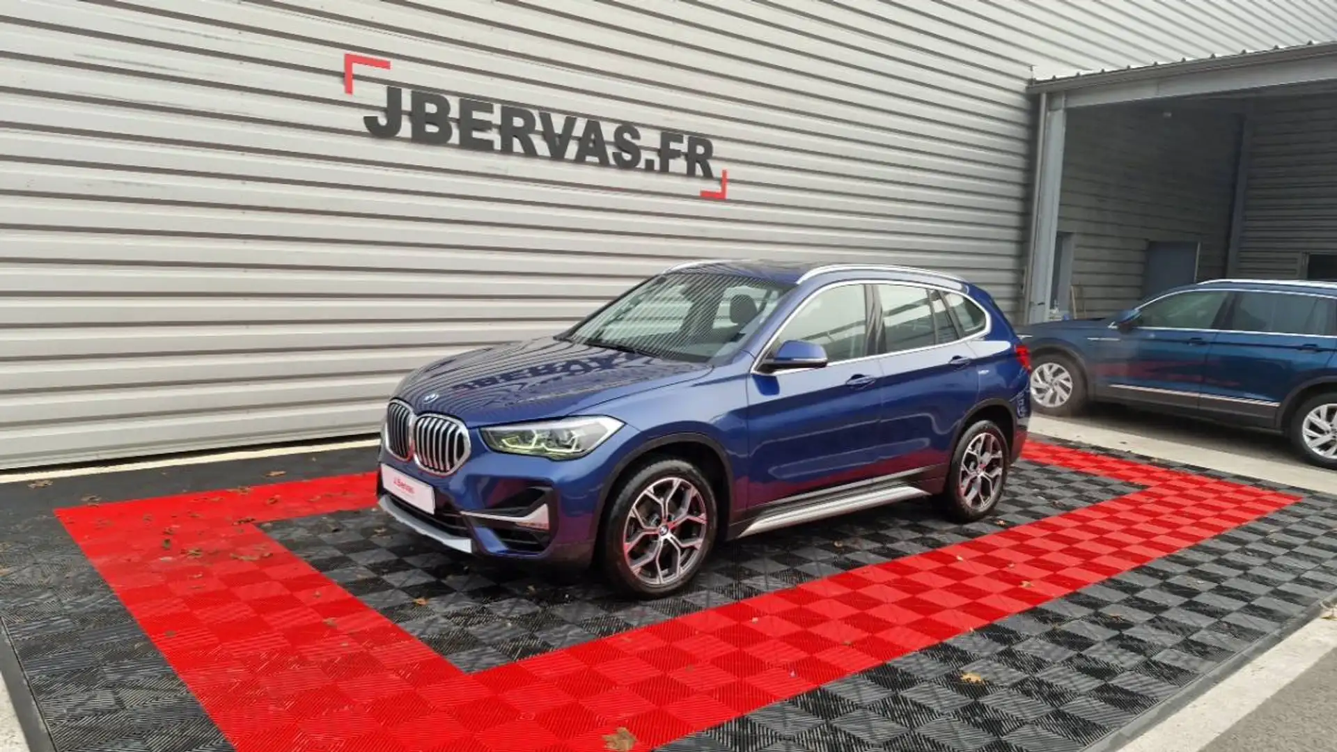 BMW X1 sDrive18i xLine Bleu - 1