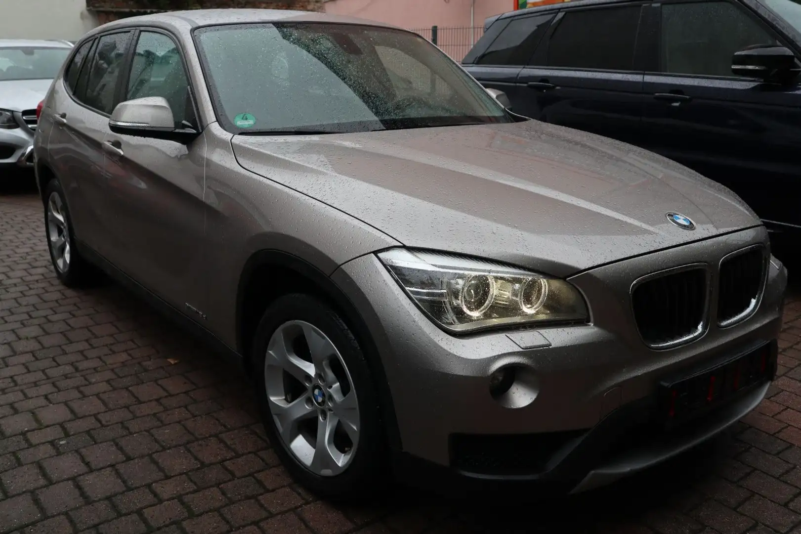 BMW X1 18 d xDrive 2.Hand Scheckheft Navi Xenon Silber - 1