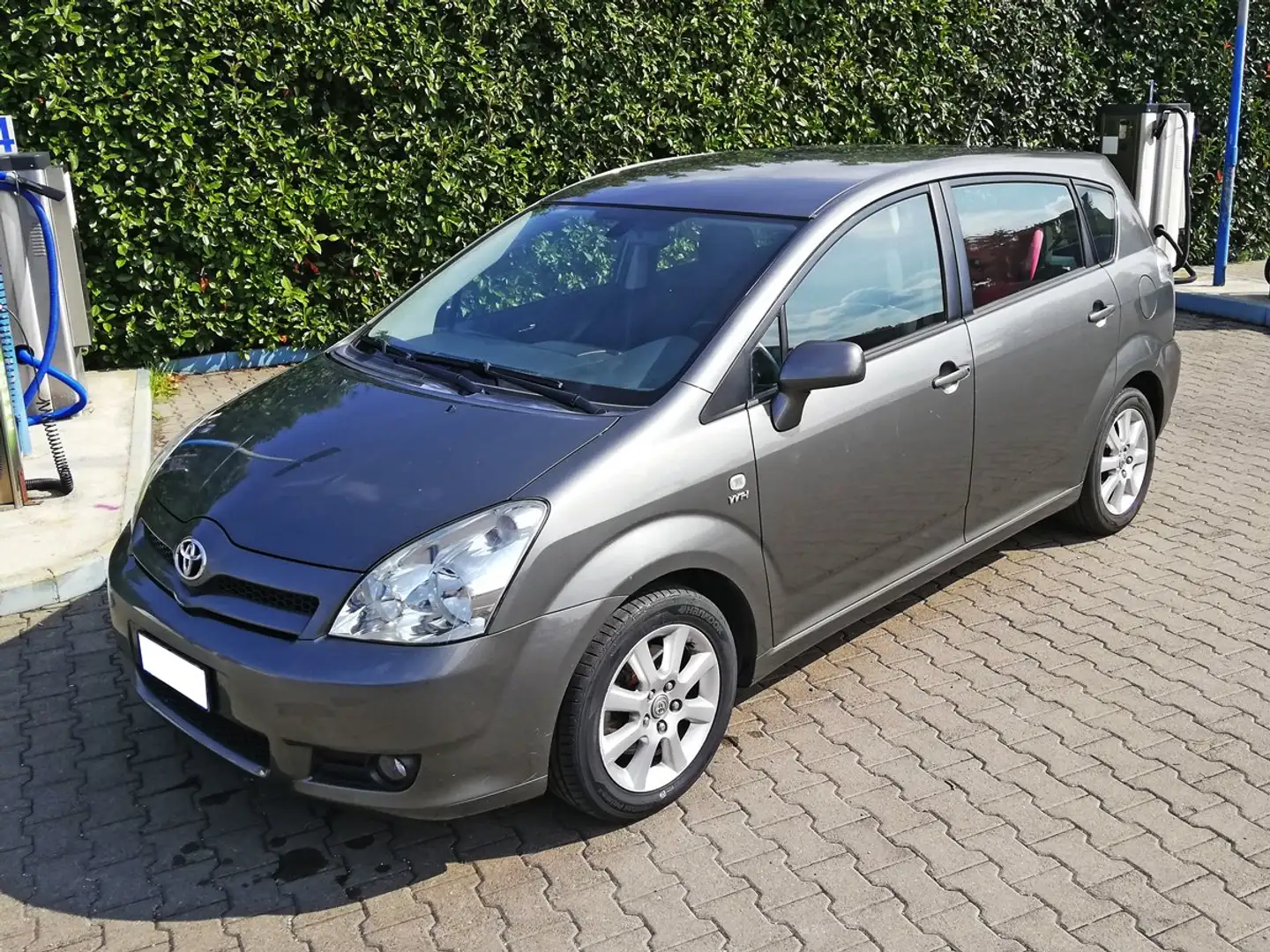 Toyota Corolla Verso Серый - 1