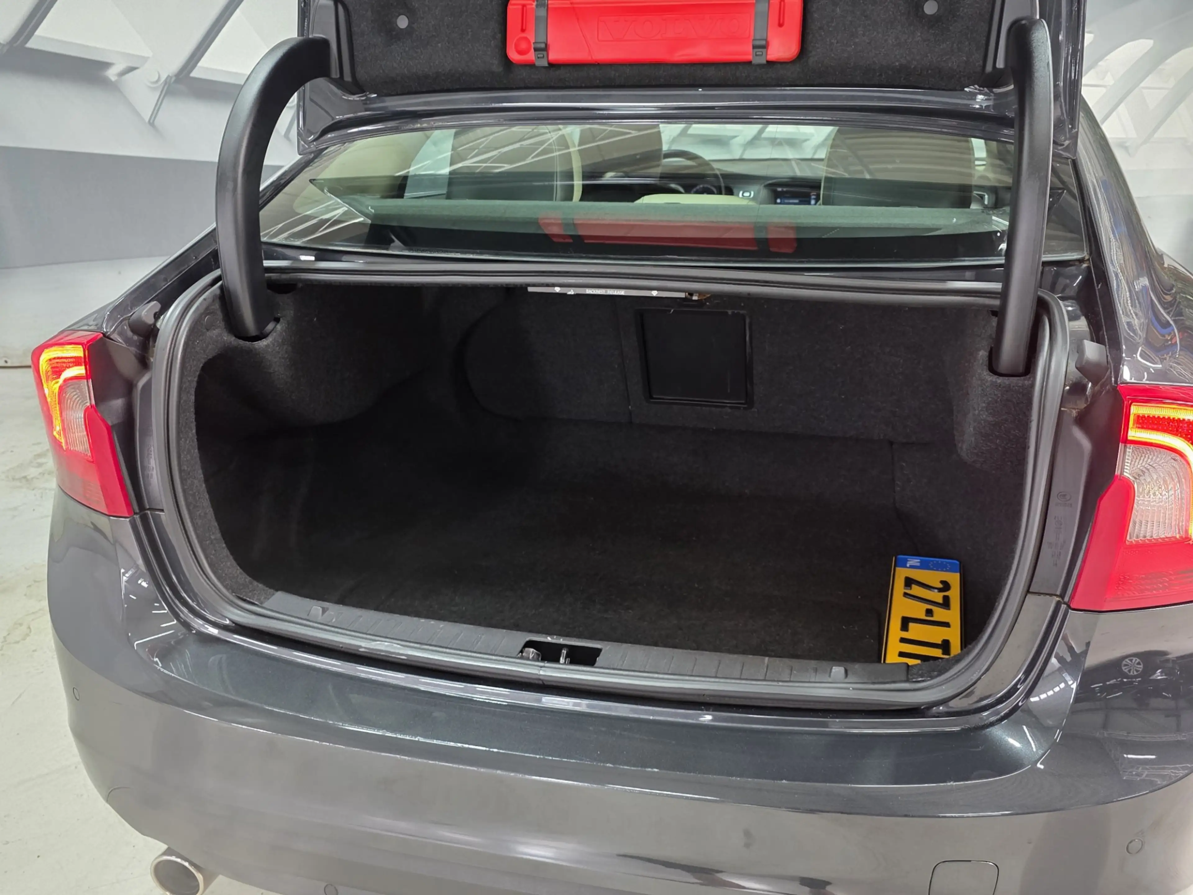 Volvo S60 2.0T Summum — photo 11