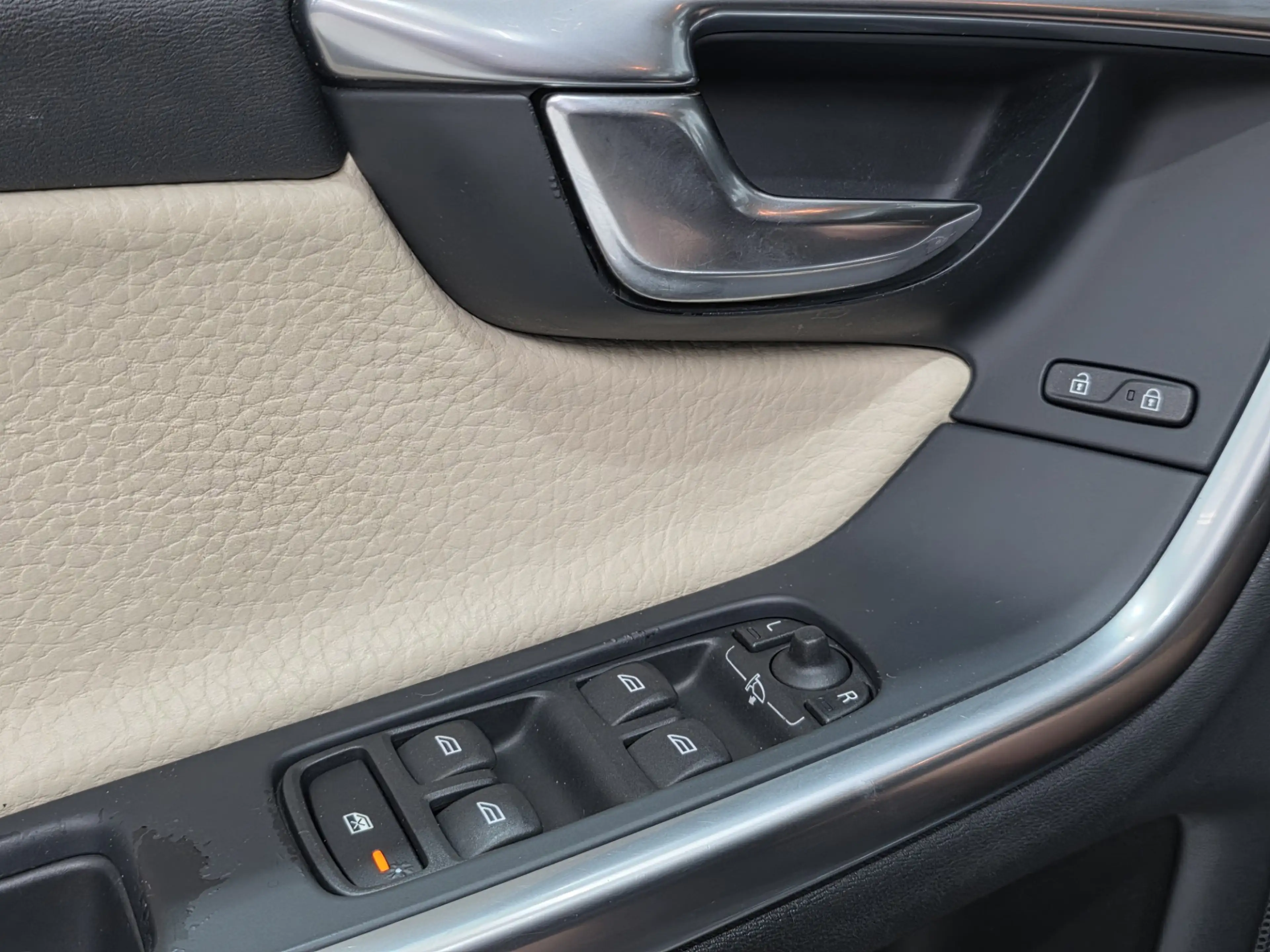 Volvo S60 2.0T Summum — photo 14