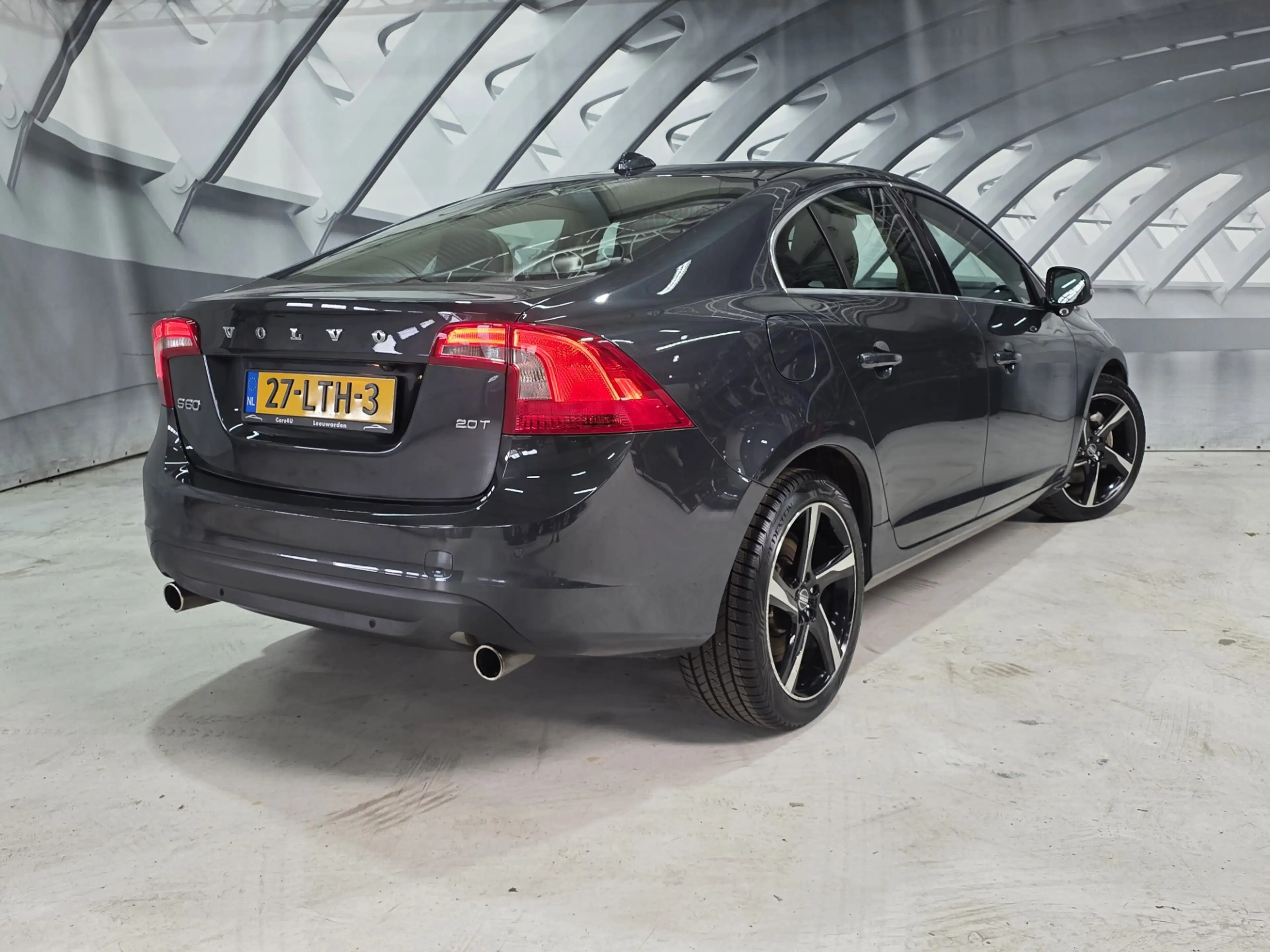 Volvo S60 2.0T Summum — photo 2