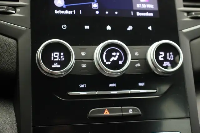 Renault Megane E-Tech view 8
