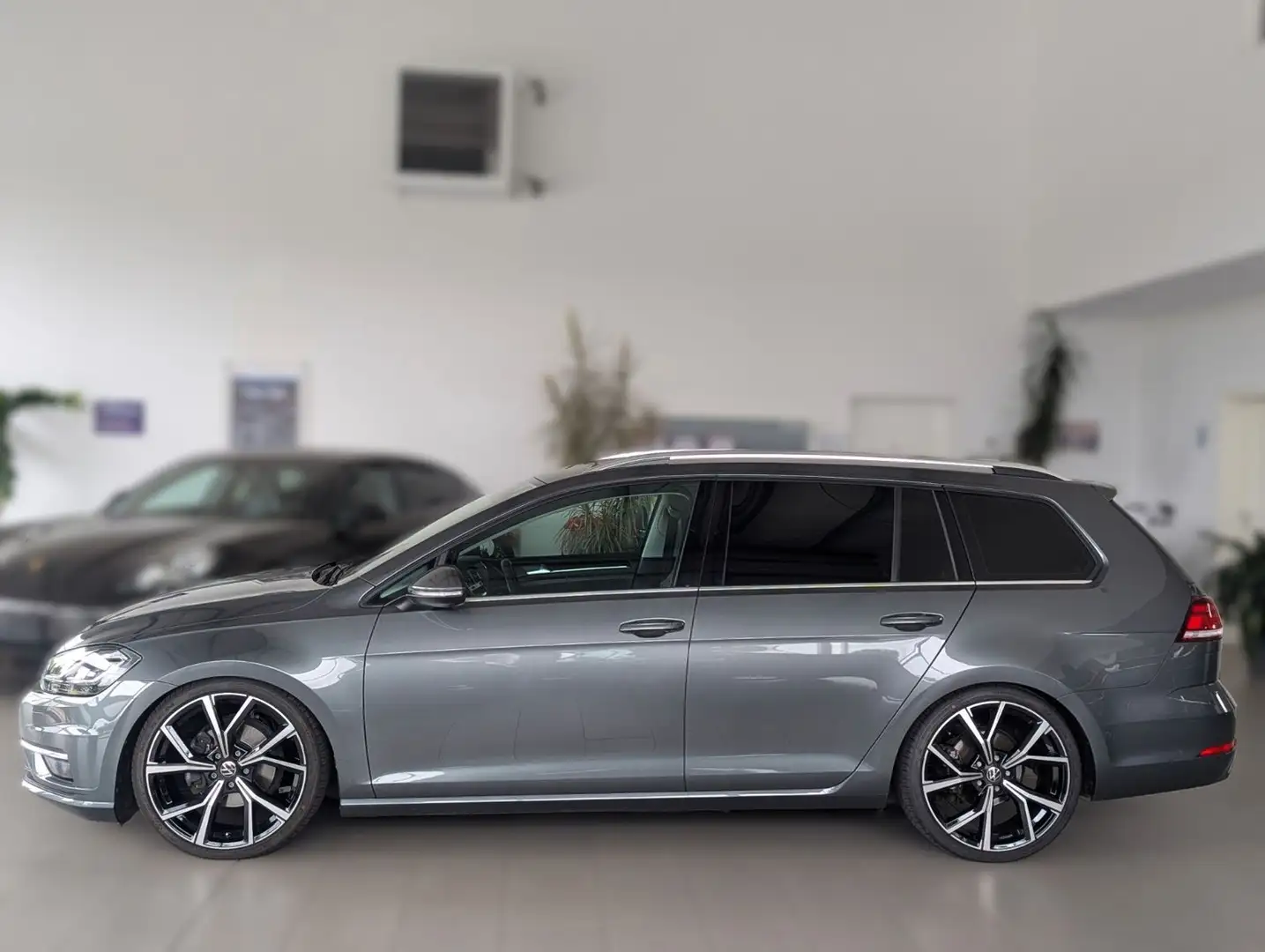 Volkswagen Golf VII Variant 2.0 TDI Highline DSG/Standhzg Grijs - 2