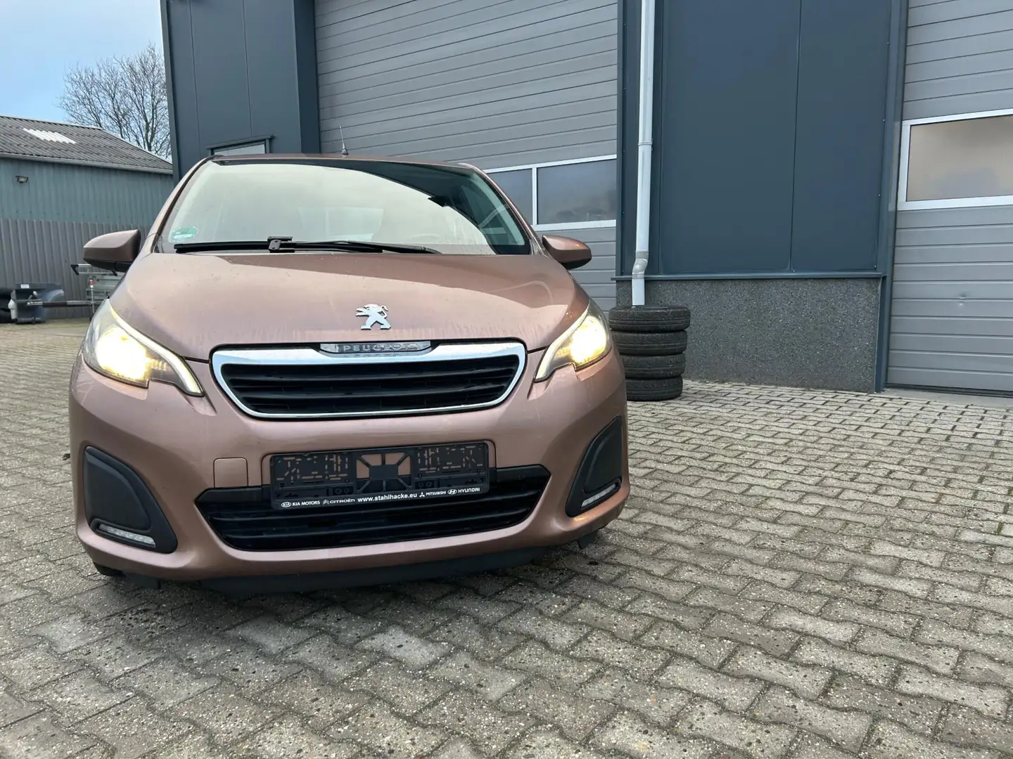 Peugeot 108 1.0 e-VTi Access Brun - 2