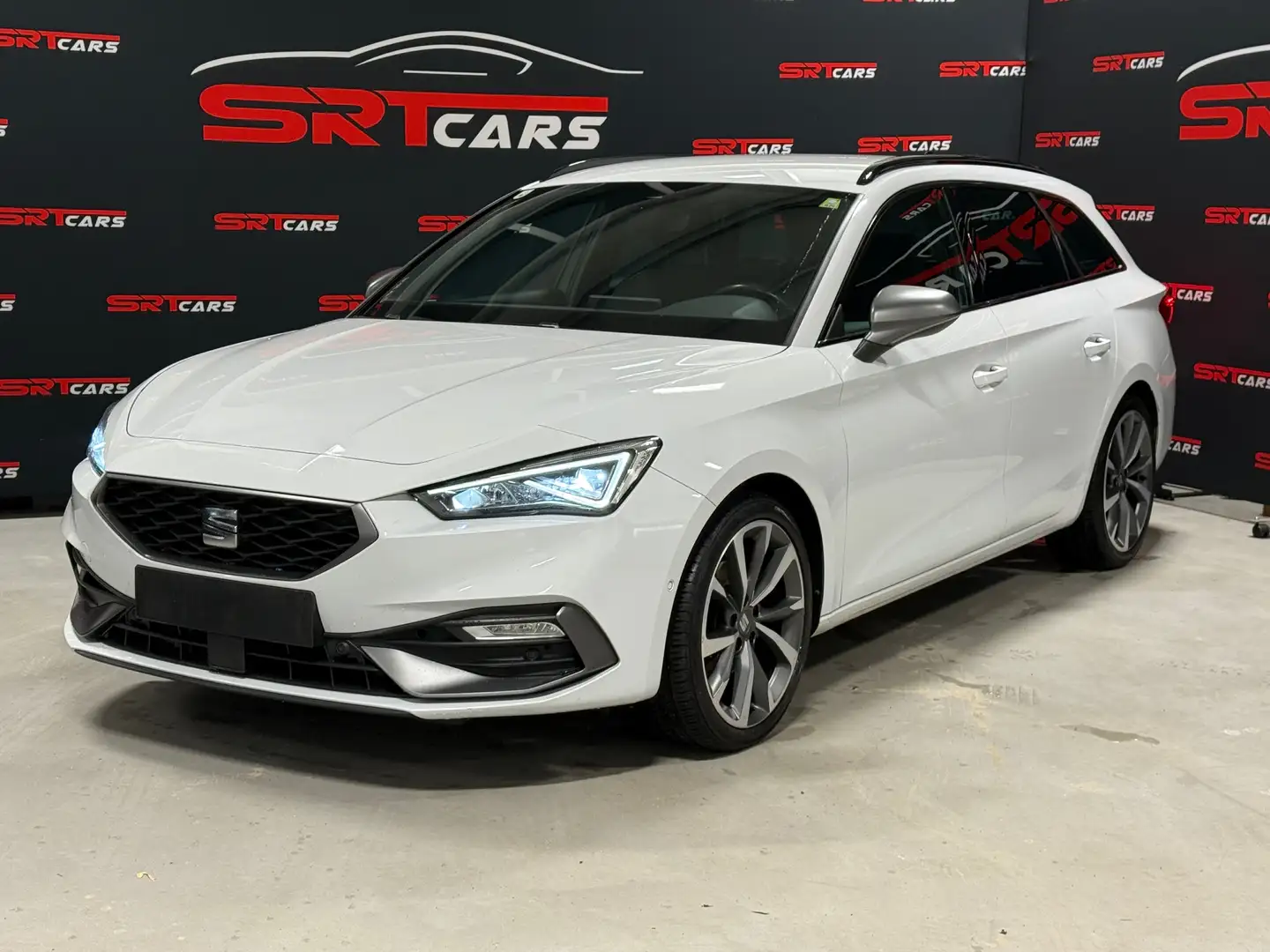 SEAT Leon ST 1,5 eTSI ACT FR DSG *Kamera*Navi*ACC*KeylessGo Weiß - 1