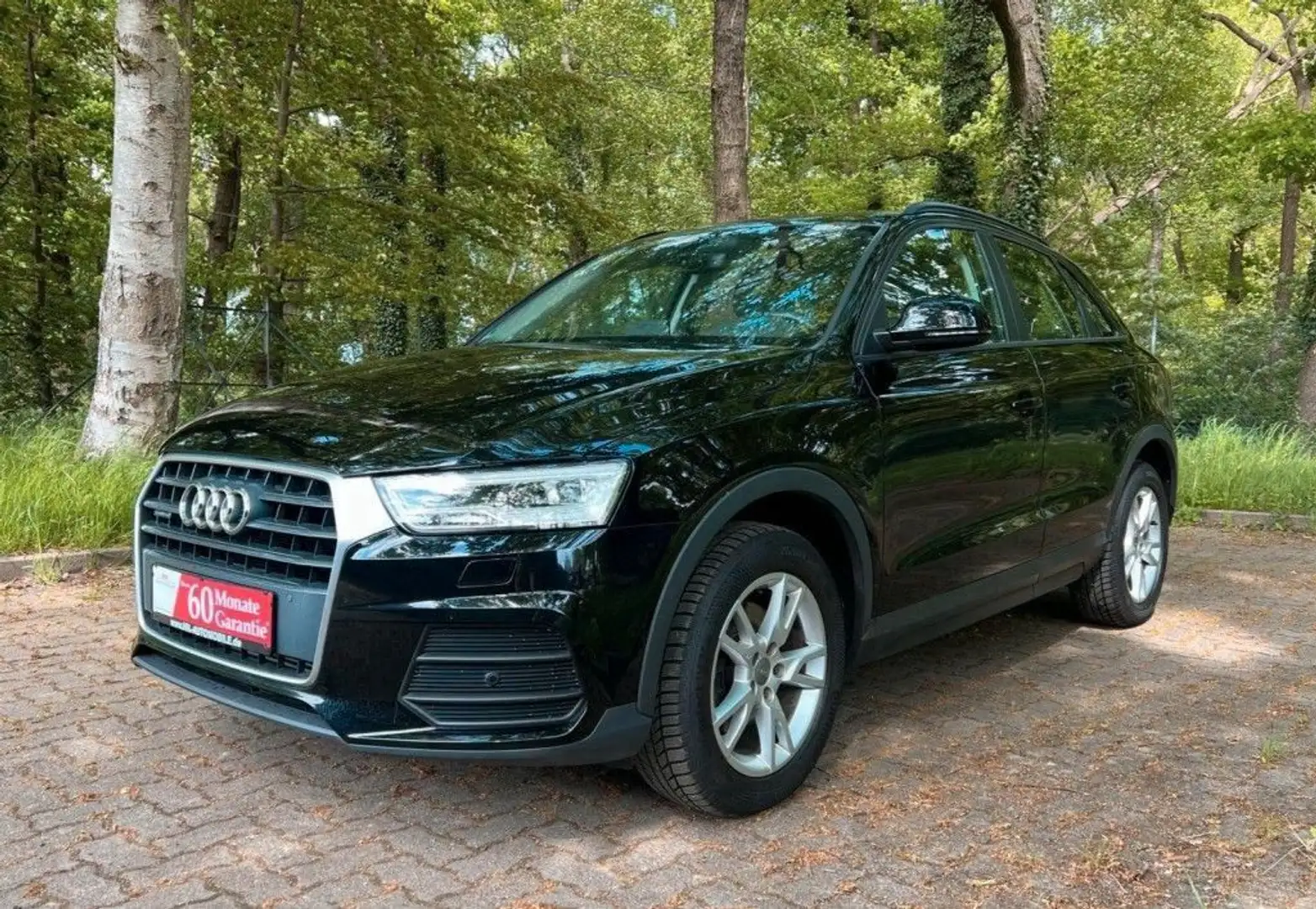 Audi Q3 basis quattro Schwarz - 2