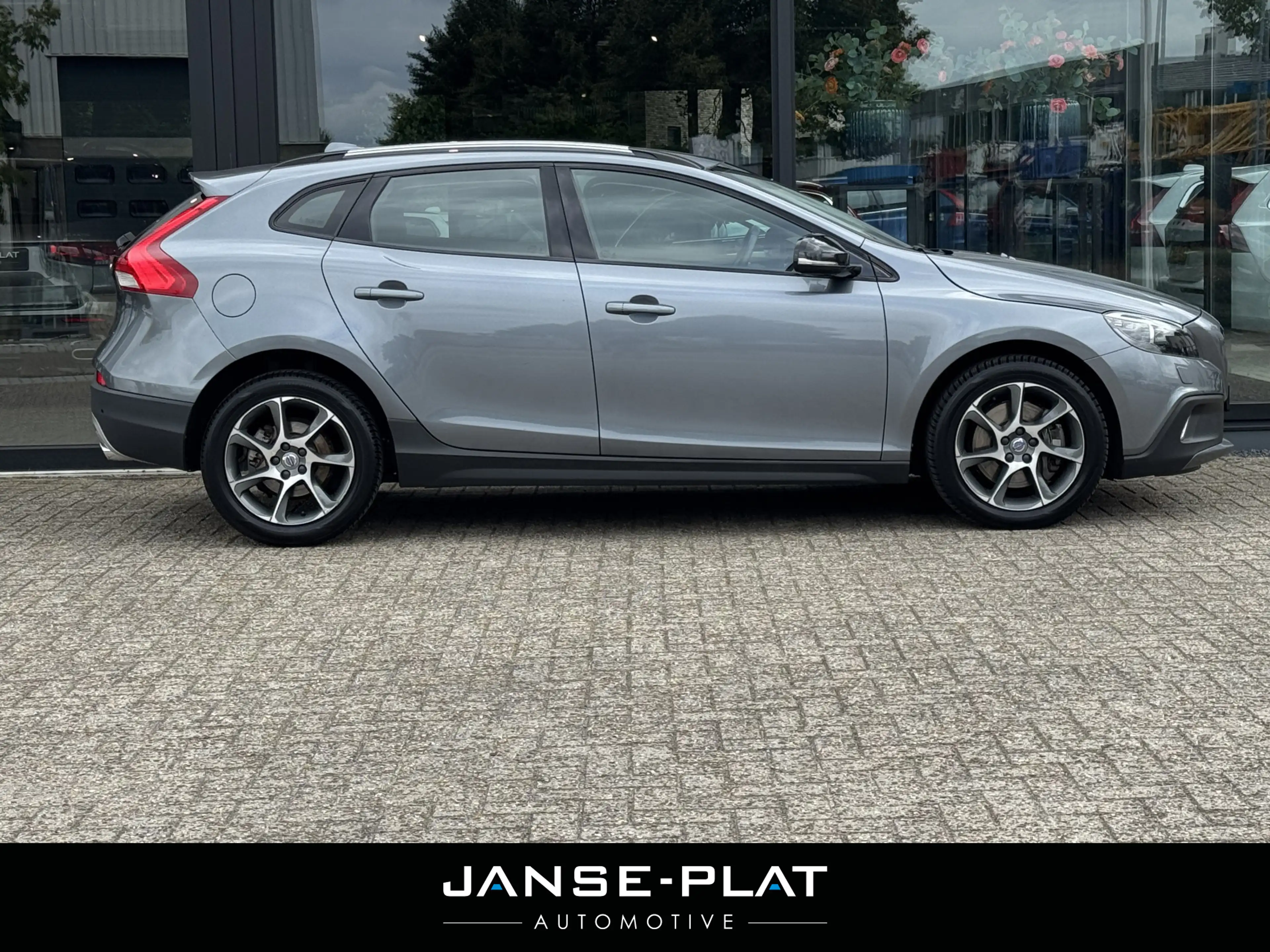 Volvo V40 Cross Country 2.0 T3 Nordic+ Stoelverw. | Standkachel | Nette Au — photo 12