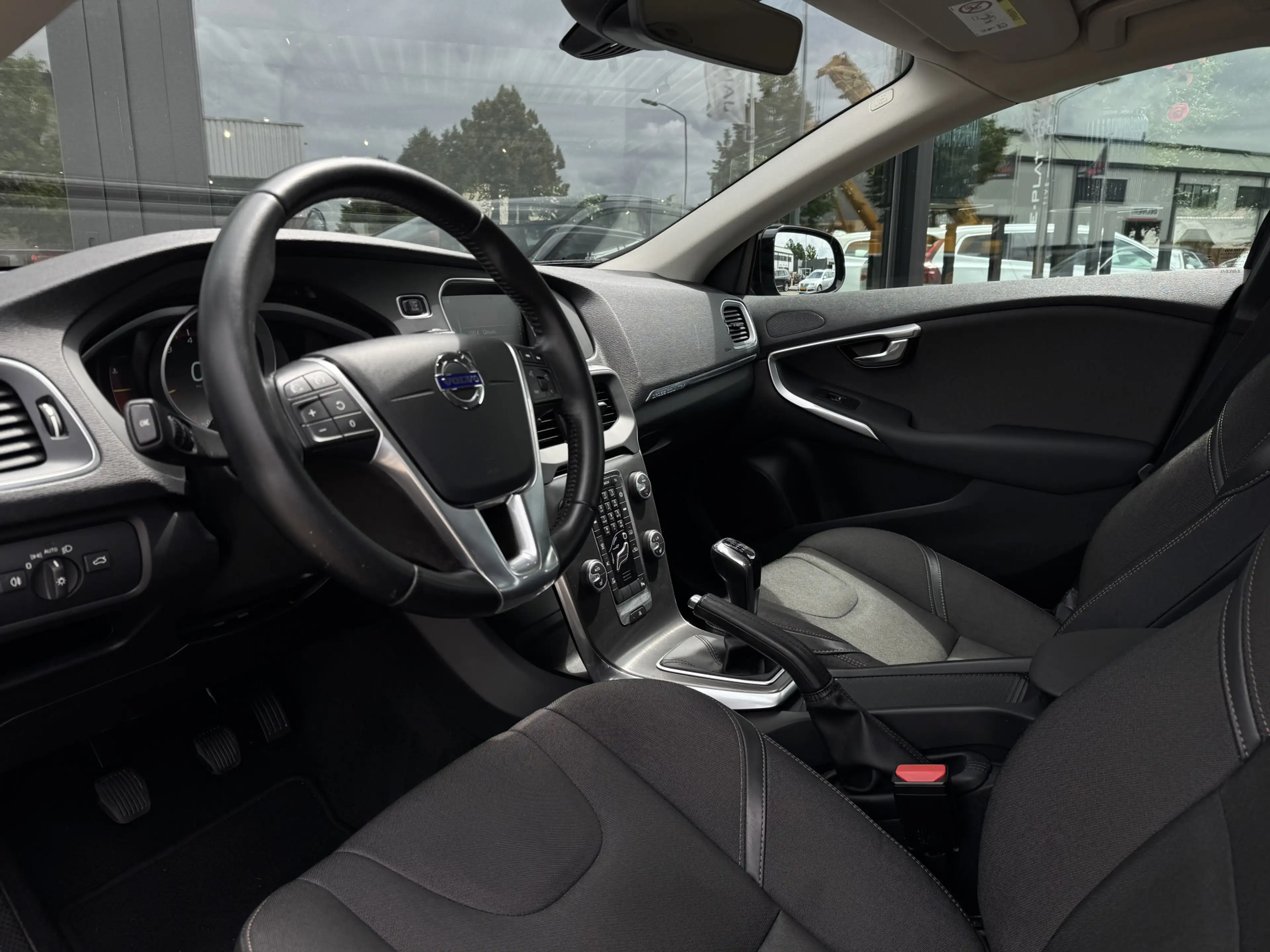 Volvo V40 Cross Country 2.0 T3 Nordic+ Stoelverw. | Standkachel | Nette Au — photo 2