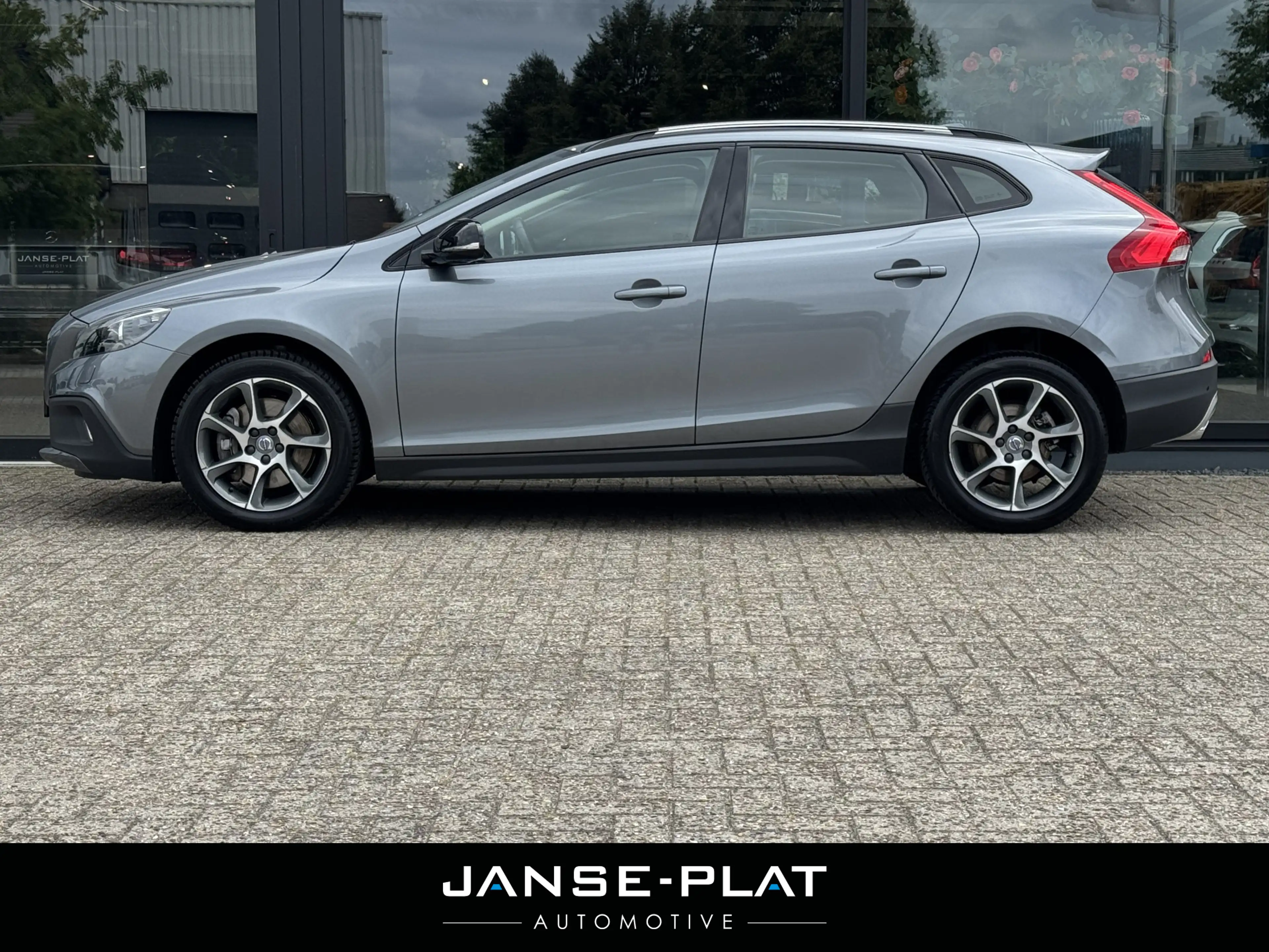 Volvo V40 Cross Country 2.0 T3 Nordic+ Stoelverw. | Standkachel | Nette Au — photo 3