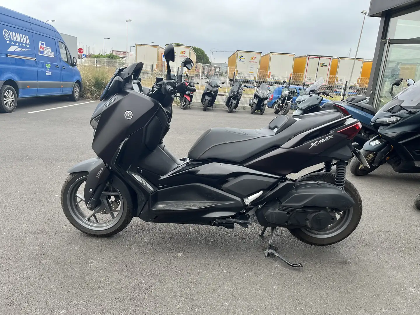 Yamaha X-Max 125 Marrón - 1
