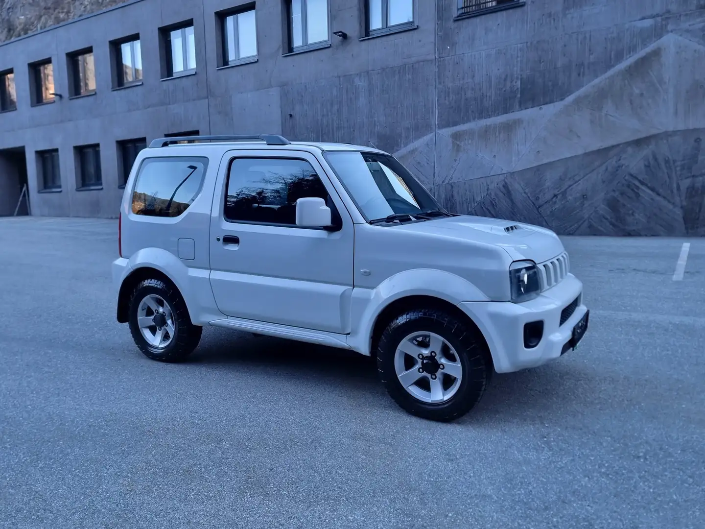 Suzuki Jimny Jimny 1,3 VX L2 special Aut. VX L2 special Weiß - 1