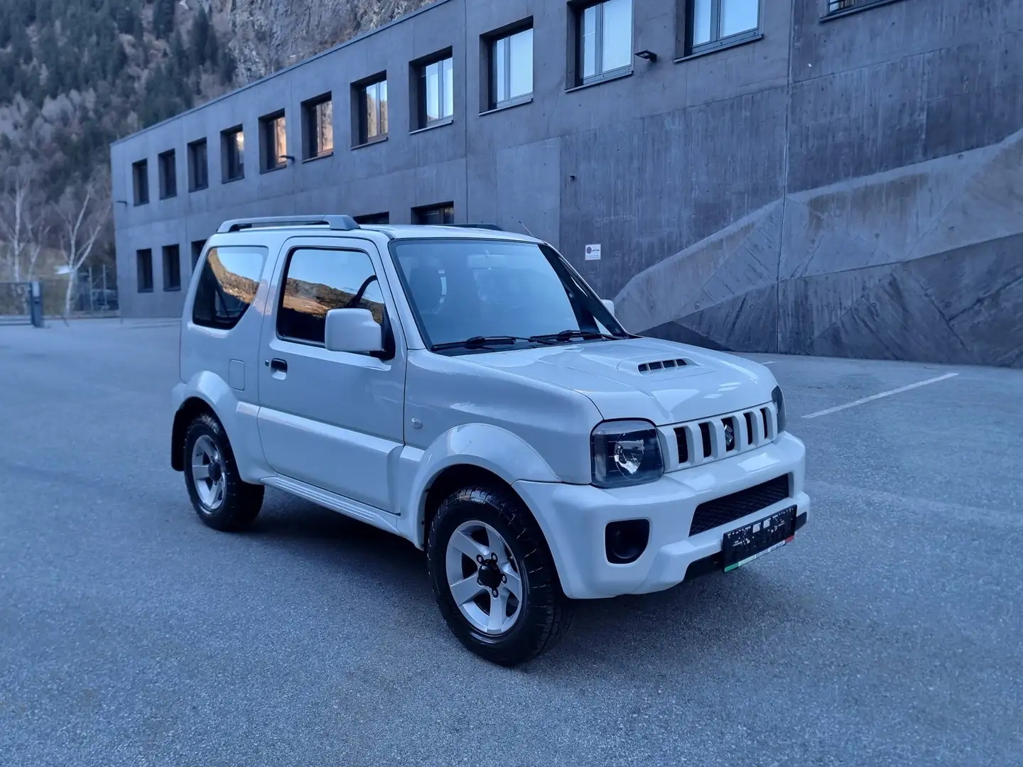 Suzuki Jimny Jimny 1,3 VX L2 special Aut. VX L2 special Weiß - 2