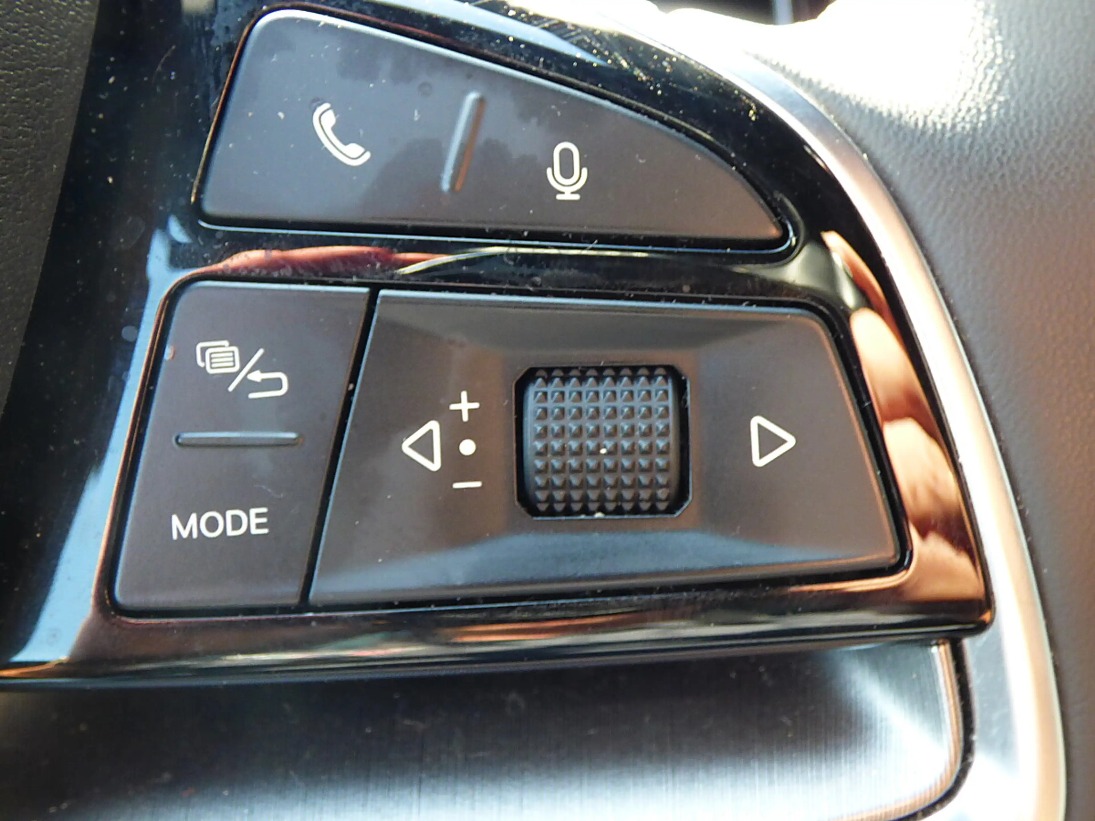 BYD Seal U DM-i PHEV 18,3kWh AWD Design Österreich Paket — photo 11
