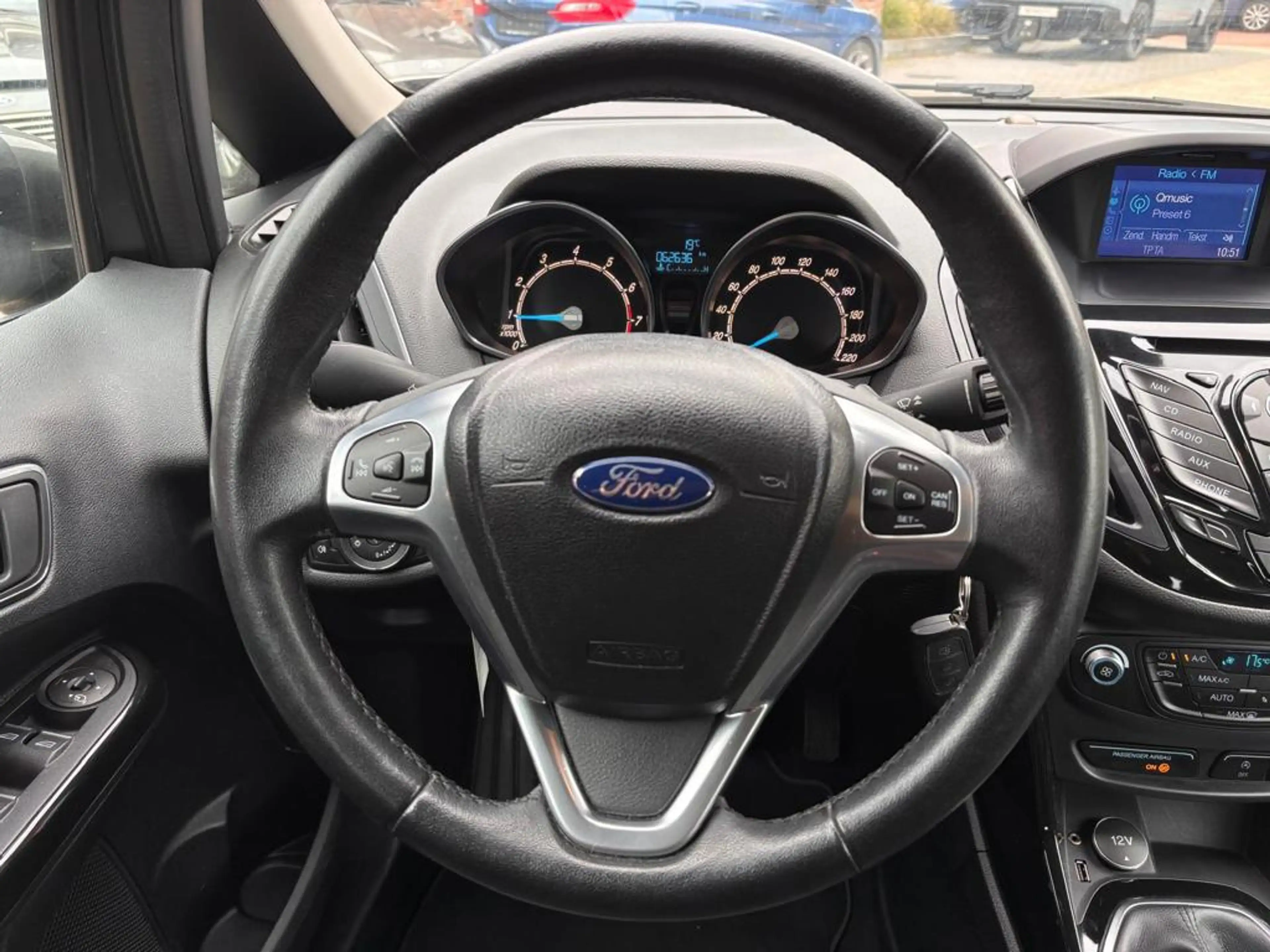 Ford B-Max 1.0 EcoBoost Titanium — photo 13