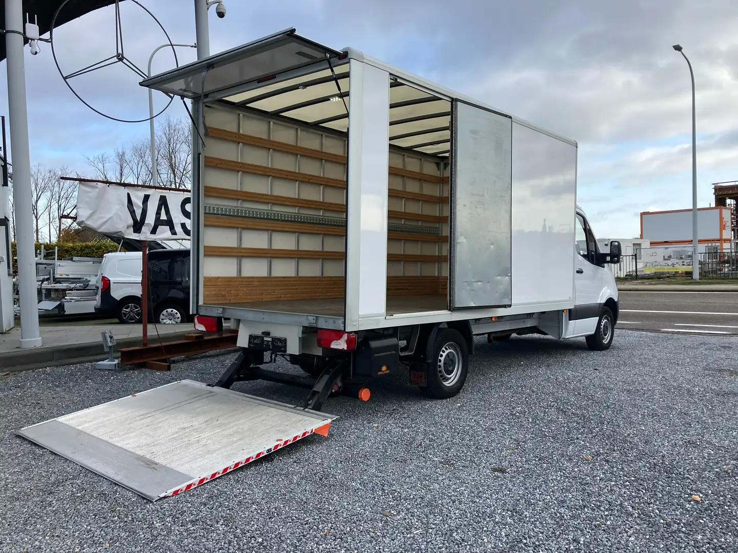 Mercedes-Benz Sprinter 315 32.230€ +BTW / Laadklep + Zijdeur / 3 Zits Wit - 2