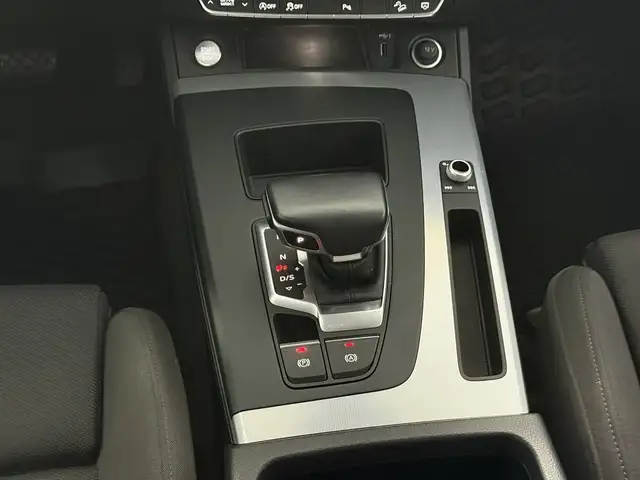 Audi Q5 view 12