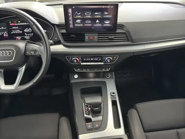 Audi Q5 view 10