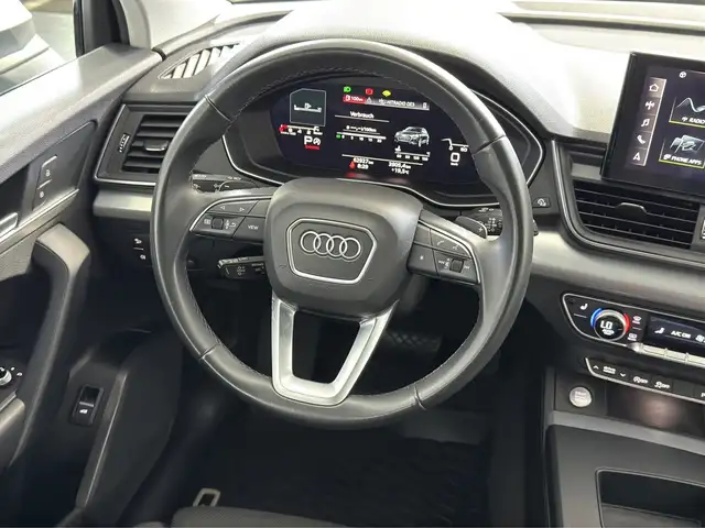 Audi Q5 view 8