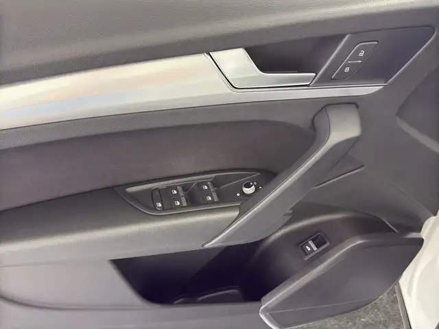 Audi Q5 view 13