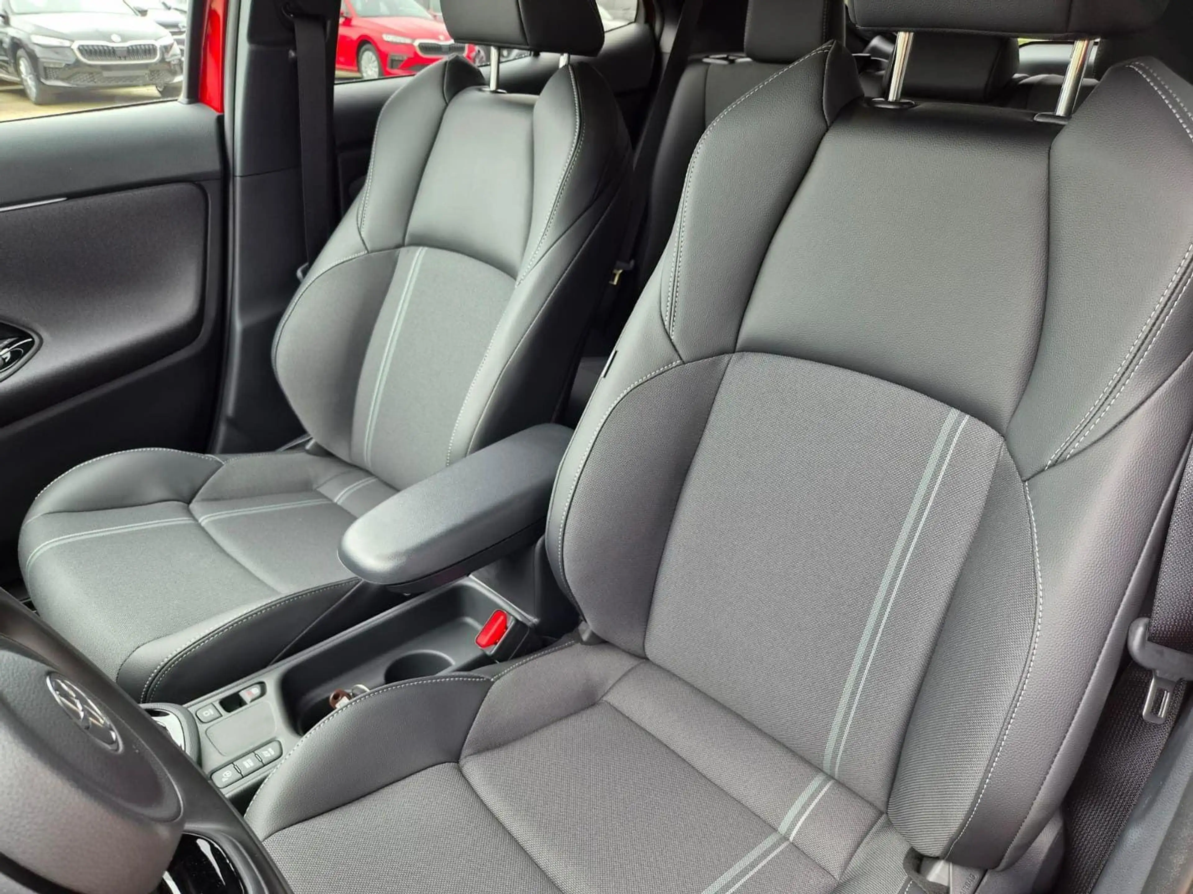 Toyota Yaris Cross 1.5-l 130PS HEV Automatik Style Matrix-LED 4 — photo 13