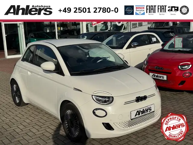 Fiat 500 +KAMERA+SITZHEIZUNG+CARPLAY+TOTWINKEL+PDC+KEYLESS+