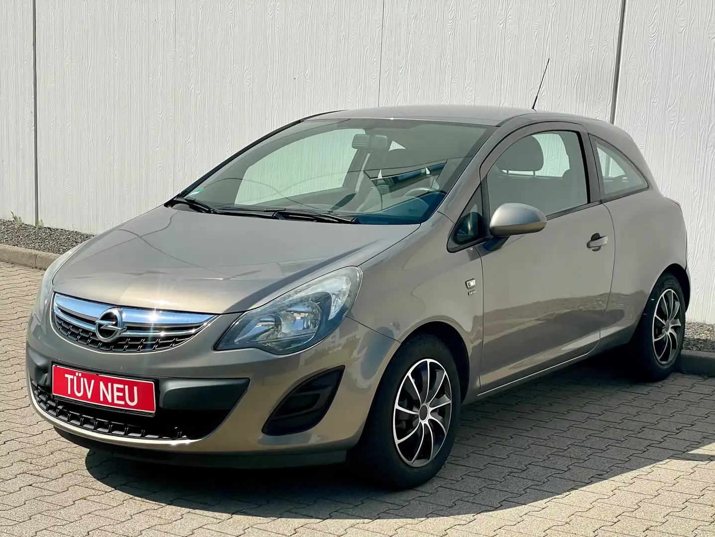 Opel Corsa 1.4 16V Edition Bronze - 1