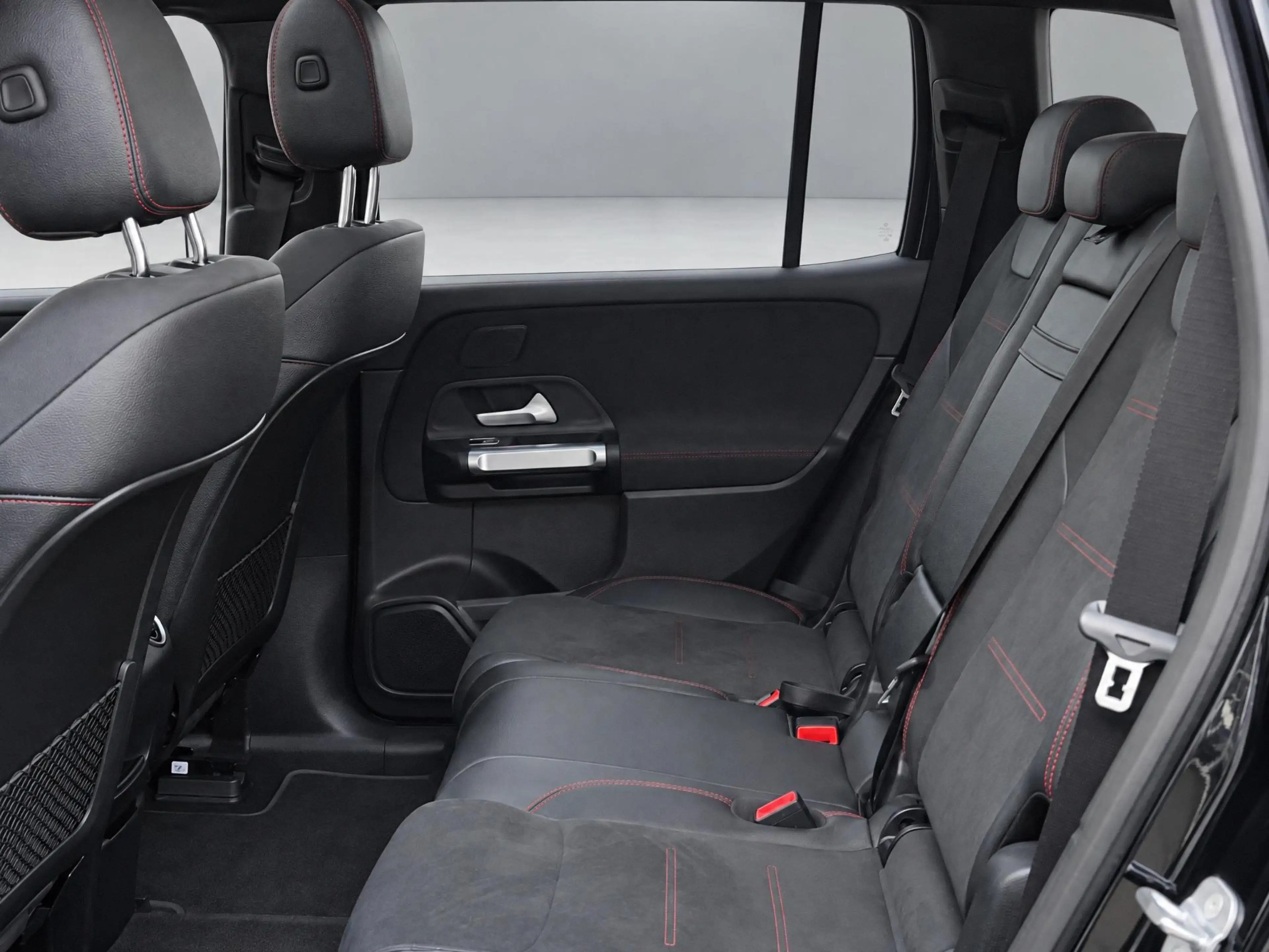 Mercedes-Benz EQB 250 AMG Line 67 kWh — photo 8