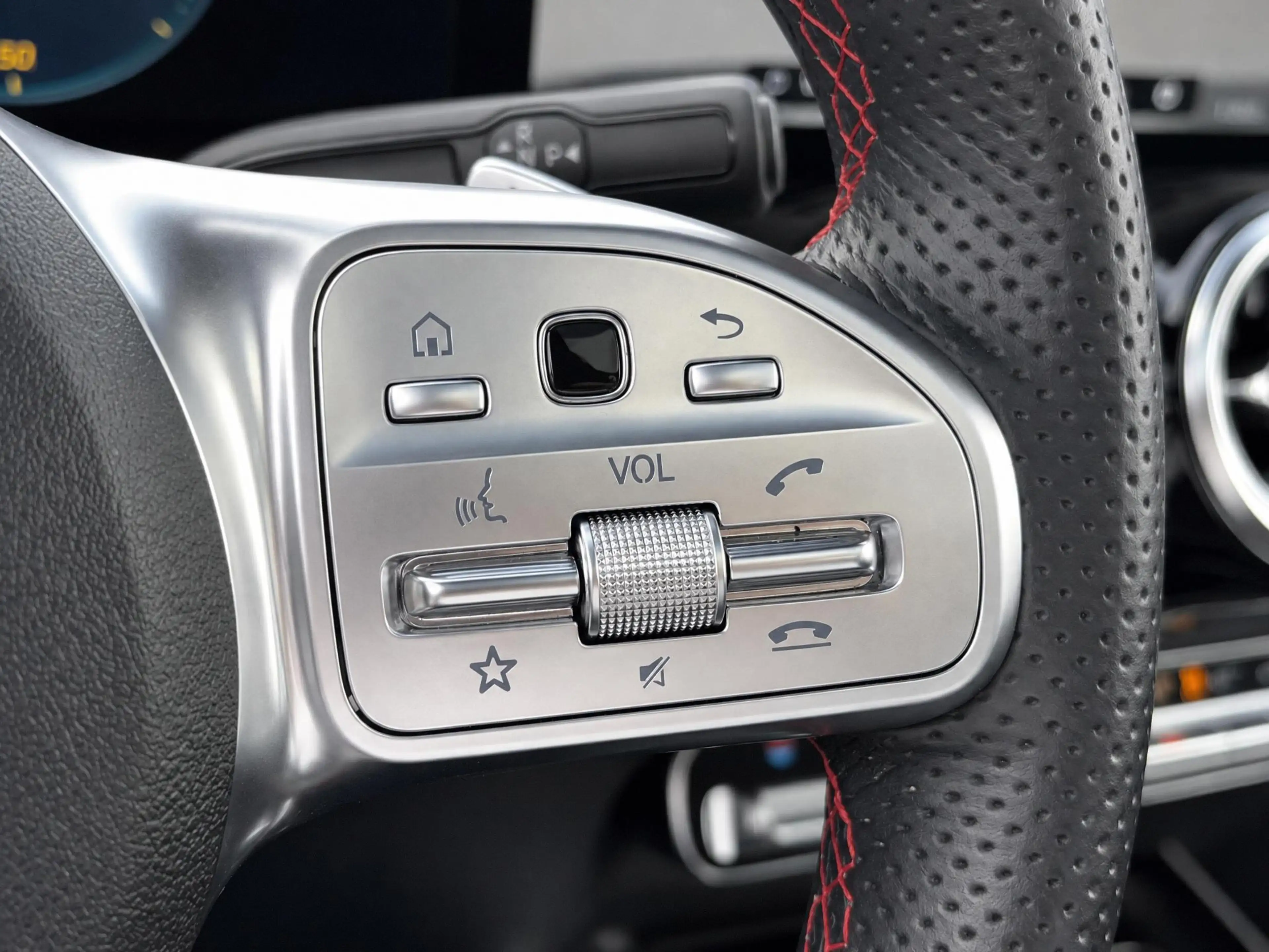 Mercedes-Benz EQB 250 AMG Line 67 kWh — photo 12