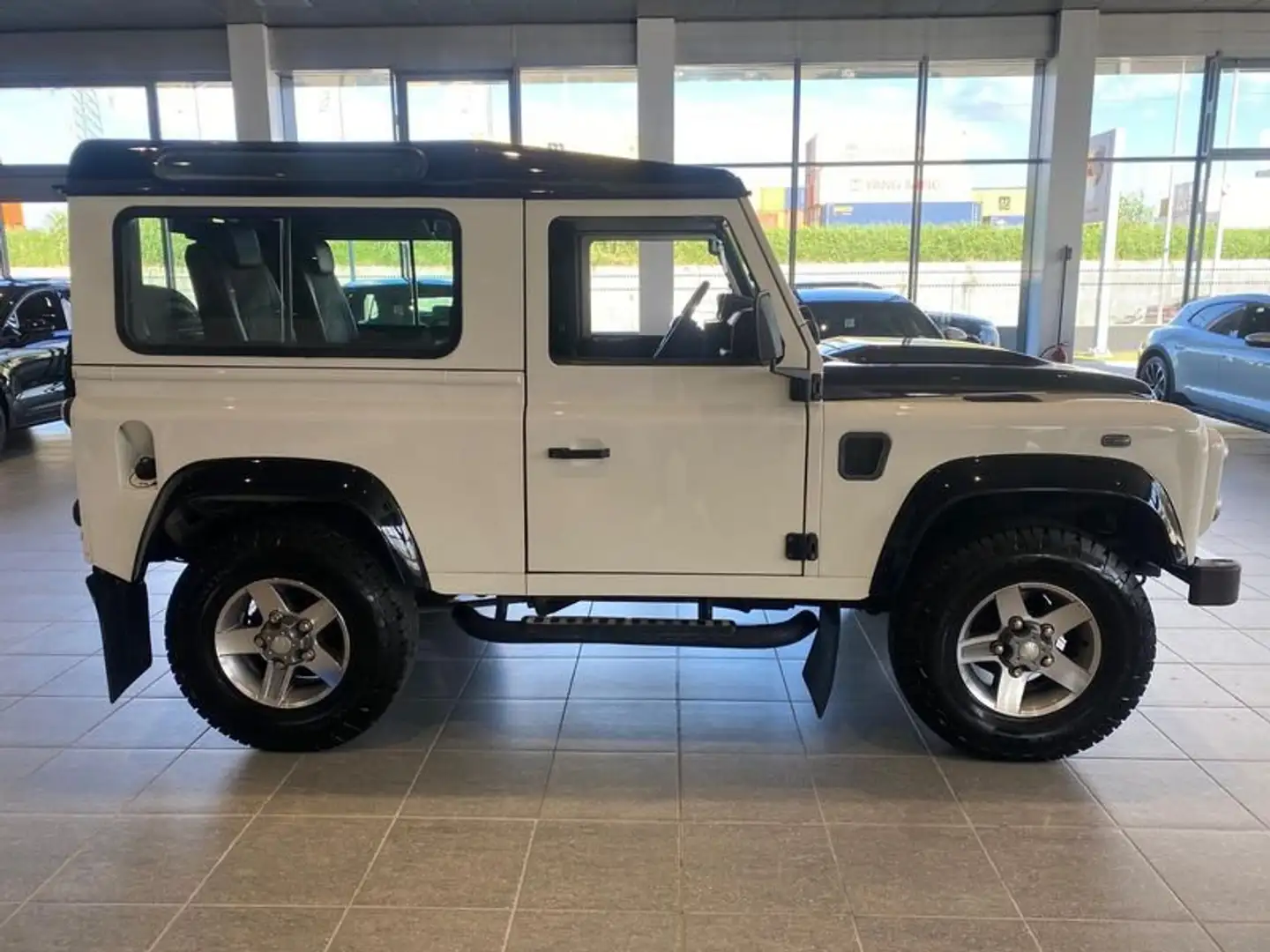 Land Rover Defender 90 2.4 TD4 SW Wit - 2