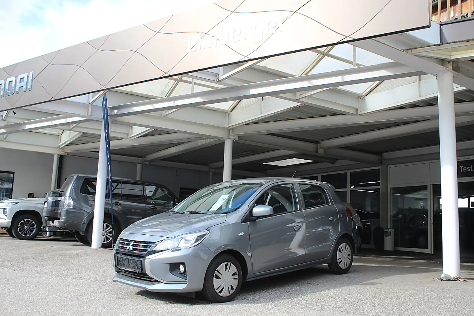 Mitsubishi Space Star 1,0 MIVEC Inform AS&G Grau - 1
