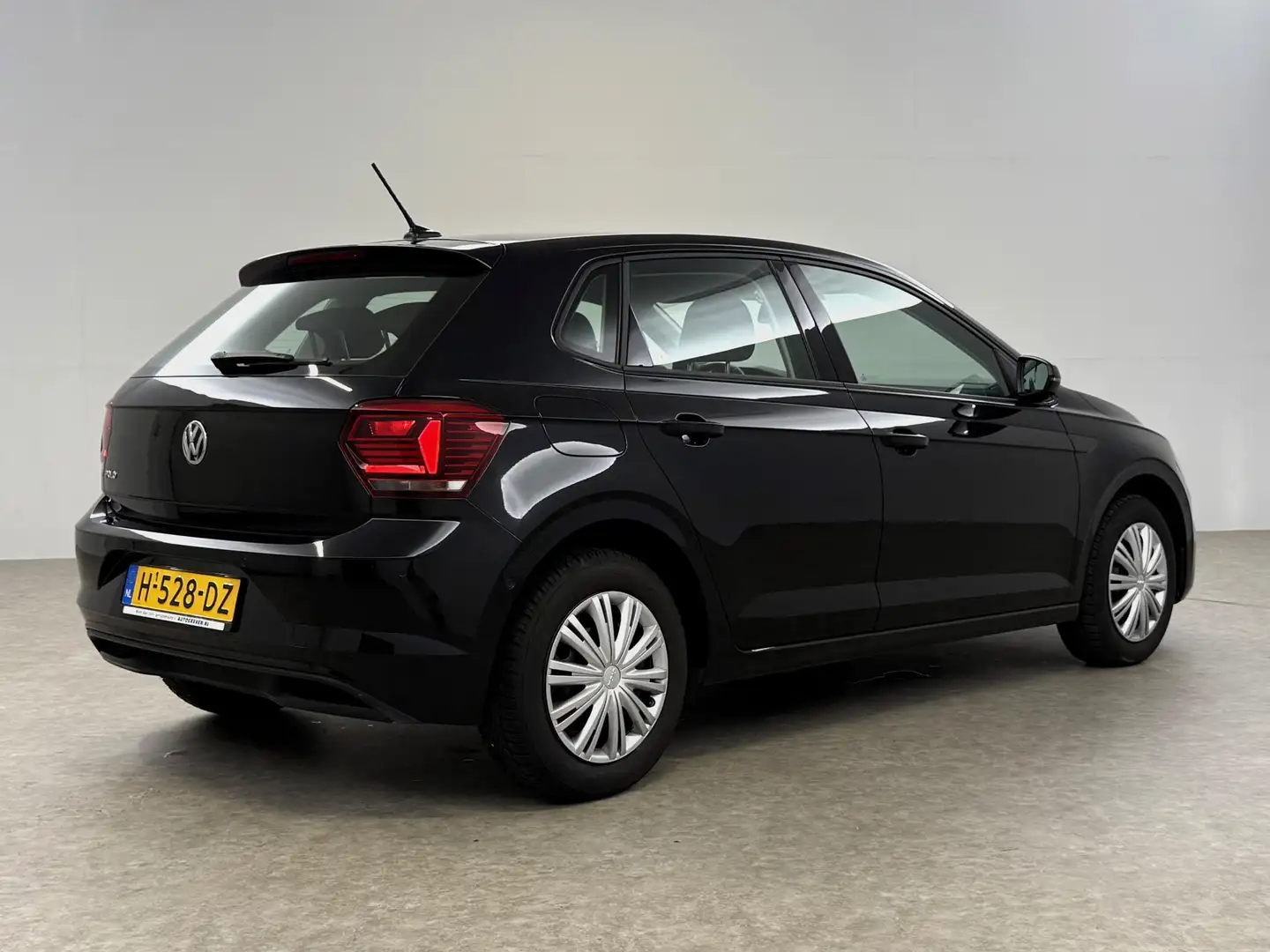 Volkswagen Polo 1.0 TSI Clima Cruise Carplay LED Navi PDC Zwart - 2