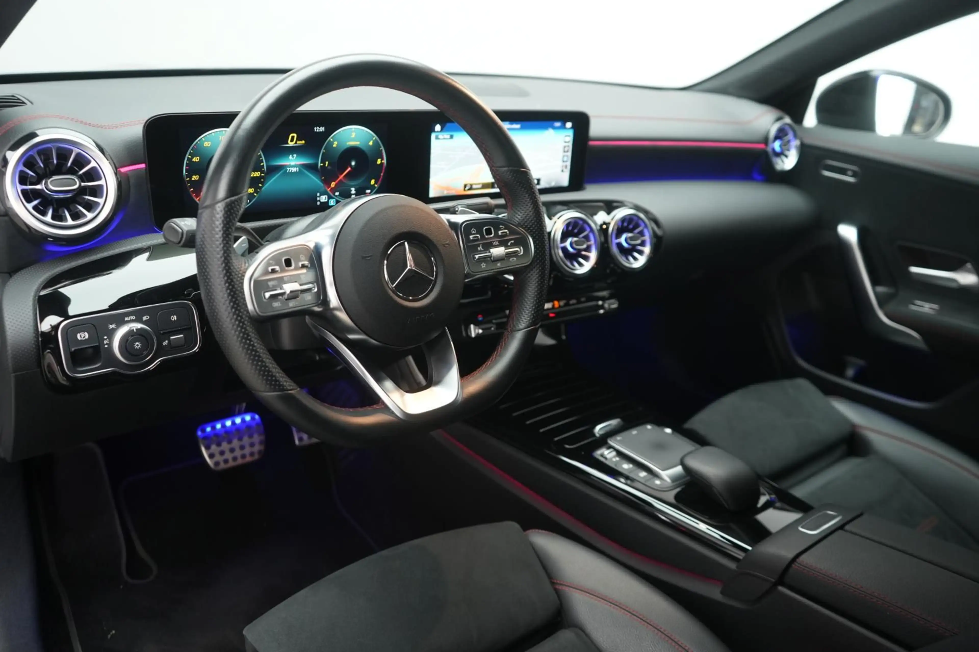Mercedes-Benz CLA 220 d 8G-DCT AMG Line — photo 12