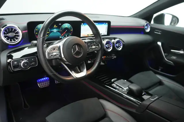 Mercedes-Benz 220 view 12