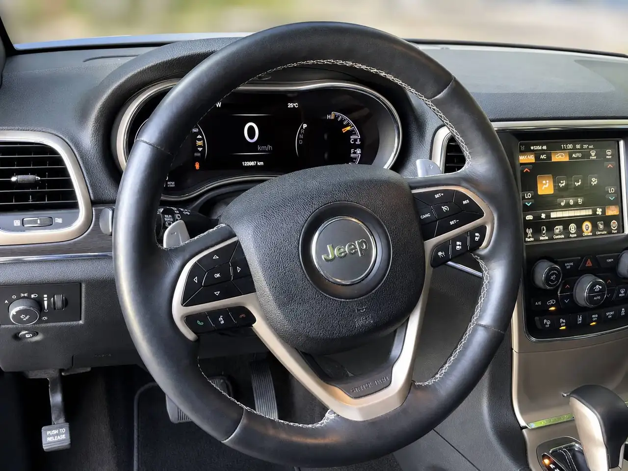 Jeep Grand Cherokee photo Jeep Grand Cherokee