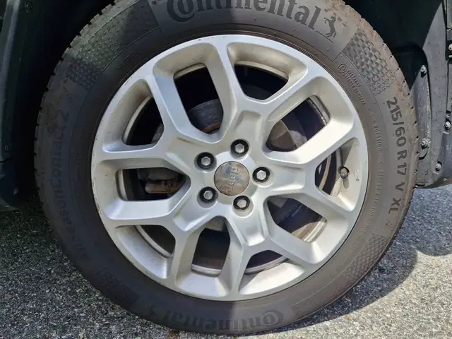 Jeep Renegade view 13