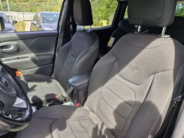 Jeep Renegade view 9