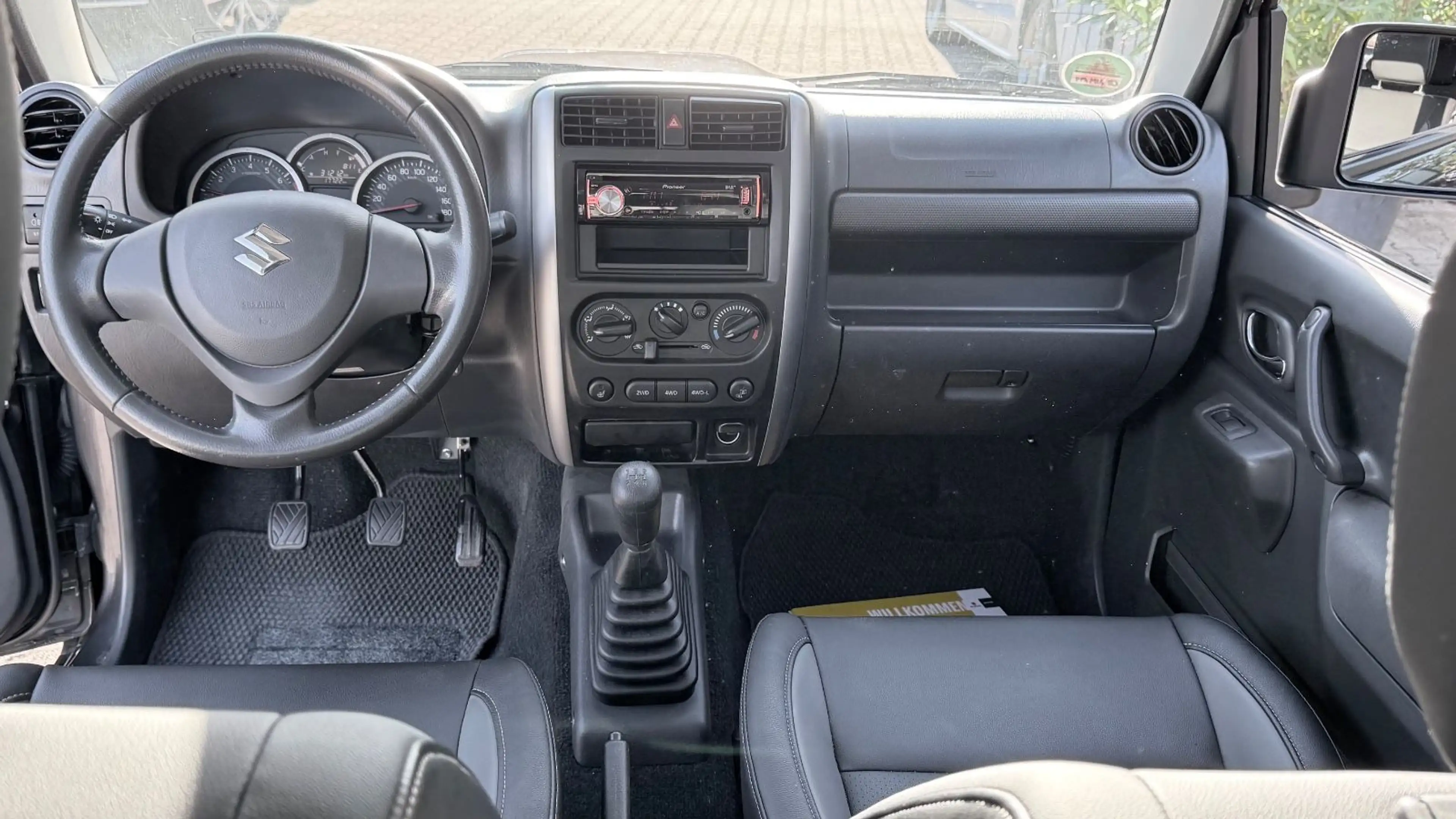 Suzuki Jimny Ranger Style |KLIMA|1.HAND|VOLLLEDER|SHZ| — photo 11